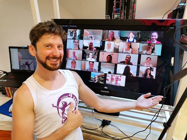 Alexander Ortner, künstlerischer Leiter &amp; Choreograph
mit der ortner4DANCE Online Company | Foto: ortner4DANCE