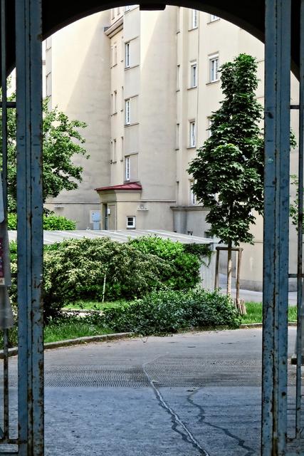 Wir starten beim Eingang am Nietzsche-Platz