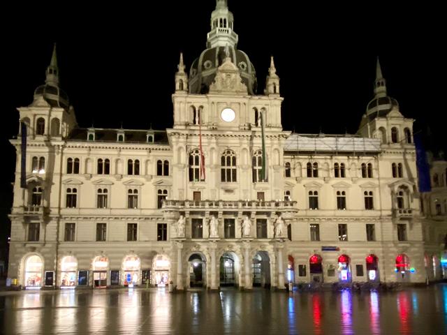 Klassizistischer Stil: So kennen die Grazer heute ihr Rathaus.
