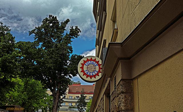 Es gab zahlreiche Geschäfte, somit auch Kohlenhandlungen. Werden allerdings heute nicht mehr benötigt. 