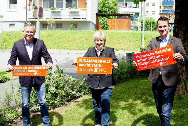 Landesparteiobmann Mario Kunasek, Bezirksparteiobfrau Helga Kügerl und Landesparteisekretär Stefan Hermann bei der Pressekonferenz in Deutschlandsberg | Foto: FPÖ Steiermark/Kurat