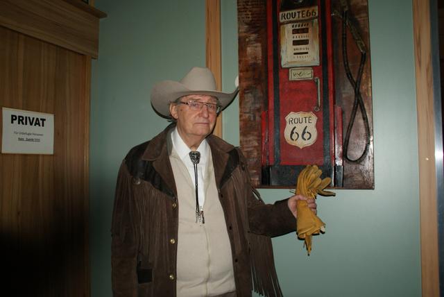 Walter Nevada, Cowboy aus der Brigittenau, wird unglaubliche 80 Jahre alt.
