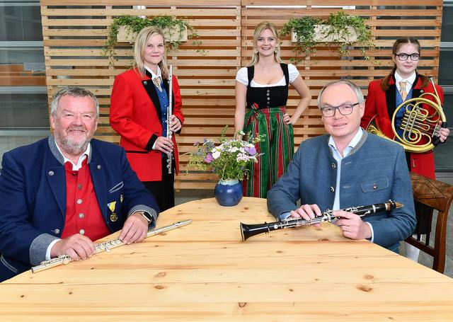 NÖ Blasmusik-Obmann Peter Höckner, Celine Anzur (Mitte) und Landesvize Stephan Pernkopf.