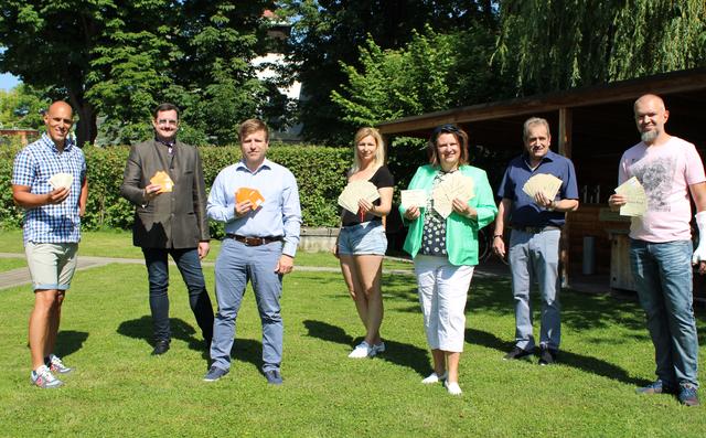 v.l.n.r.: GR Helmut Fiedler, Dr. Robert Toder, LAbg. Jürgen Handler, Julia Vargek-Ipsa, GR Regina Danov, GR Willi Haberbichler, Roland Mittergger  | Foto: FP-NK-Stadt