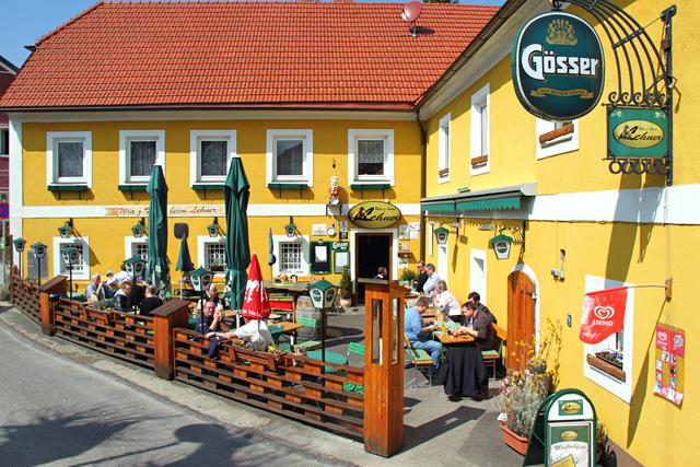 Ein Gastgarten mit Dorfcharakter mitten in Linz beim Bachlberg.