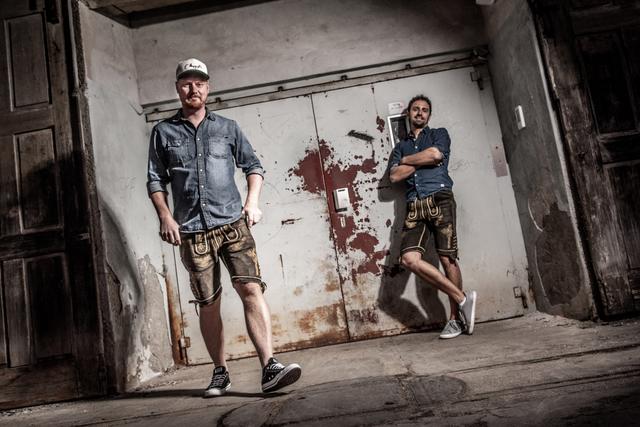 Ludwig Brunnbauer (l.) und Reinhard Frauscher (r.) schafften es mit ihrem neuen Hit "Greta" in die offiziellen Mallorca-Charthits.