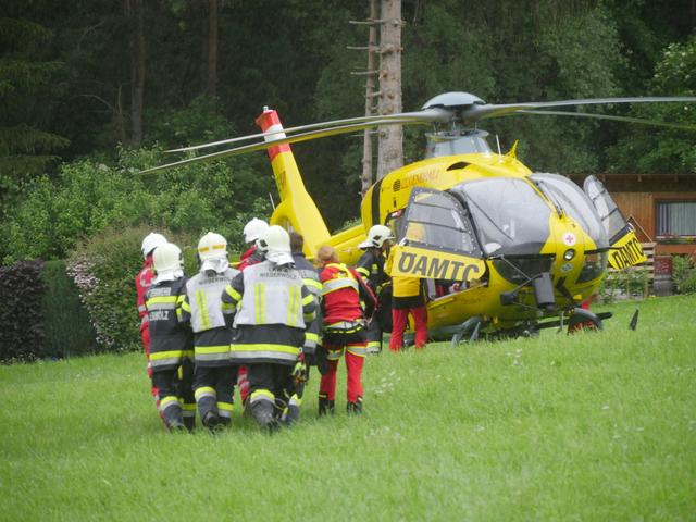 Der Rettungshubschrauber war in Oberwölz im Einsatz. | Foto: FF/Horn