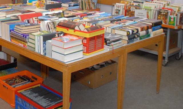 Bücher kann man in der Bassena ausleihen. Im Angebot gibt es Auswahl für Kinder und Erwachsene. | Foto: Juppe