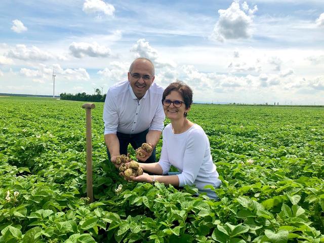 Christine und Karl Hellmer räumten mit ihren Produkten schon etliche Preise ab. | Foto: Hellmer