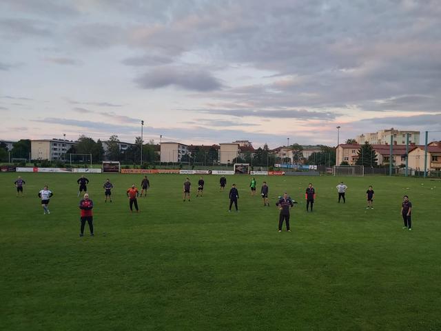 So sieht Rugby mit Sicherheitsabstand aus – Jugend, Damen und Herren  vom Rugby Club Linz trainieren derzeit gemeinsam. | Foto: RC Linz