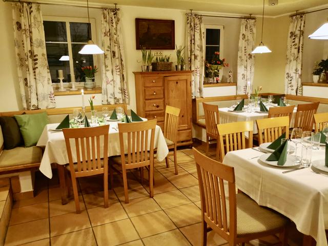 Verschiedene "gschmackige" Mittagsgerichte und eine bodenständige Hausmannskost laden zum Verweilen im Gasthaus d'Sunn Leitn in Steinerkirchen ein. Jeden Sonnstag gibt es außerdem immer ab 18 Uhr frische Steckerlfische.