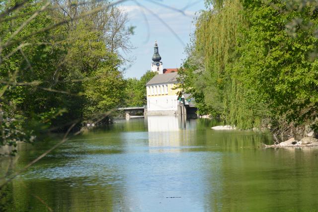 Unterwegs auf der Via Aqua: Der Erlauf entlang führt der Weg ins Purgstaller Zentrum. | Foto: Roland Mayr