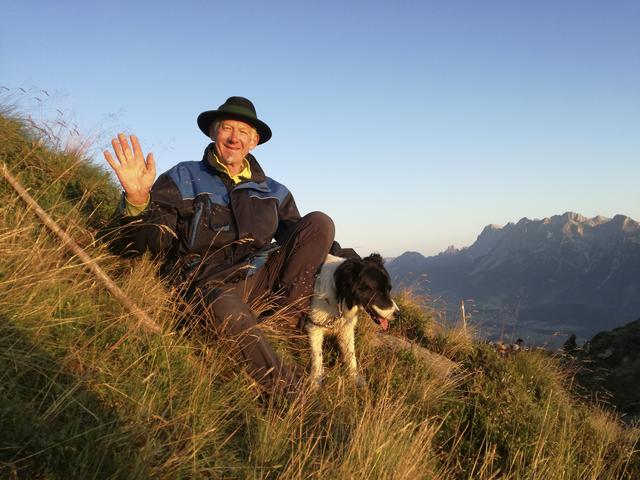 Schafhirt Franz Secklehner am Hauser Kaibling ist einer der Menschen in der Sendung "Heimatleuchten - Vom Dachstein beschirmt". | Foto: ServusTV /Brigitte Kornberger