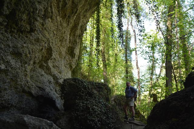Riesige Konglomerat-Felsen türmen sich in der Schlucht auf. | Foto: Roland Mayr