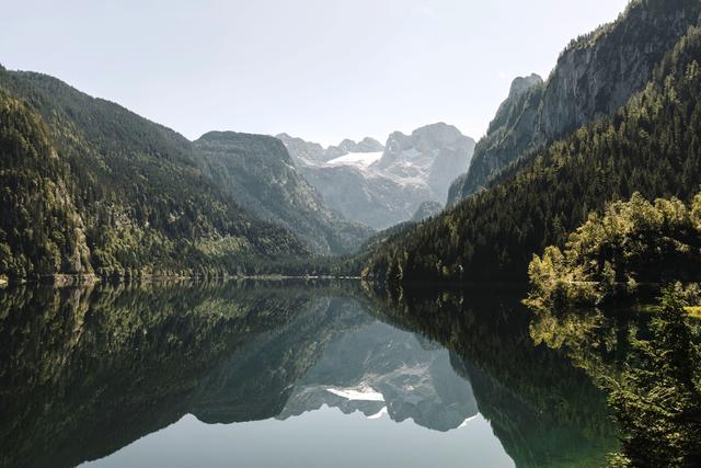 Oberösterreichs Badegewässern wurde jetzt eine gute Wasserqualität nachgewiesen. Über die Ergebnisse der ersten Kontrolle im Detail berichtet Wasser-Landesrat Wolfgang Klinger (Gosausee, Symbolbild). | Foto: edit-fredmansky