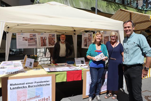 Josef Hueber, Eva Lunger, Ingrid Bürger und Andreas Pfenniger (v.li.) beim Frischemarkt Landeck.