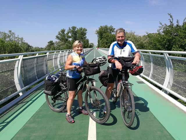 Bürgermeister Gottfried Muck und seine Gattin verbringen den Urlaub gerne auf dem Rad – so wie hier bei einer fünftägigen Tour auf dem Kamp-Thaya-March-Donauradweg.