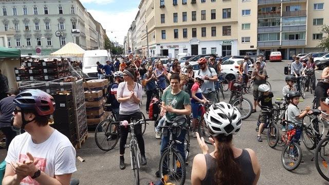 Am Hannovermarkt sollte eine Fußgängerzone die Lebensqualität erhöhen, meinen die Teilnehmer des Rad-Corsos.