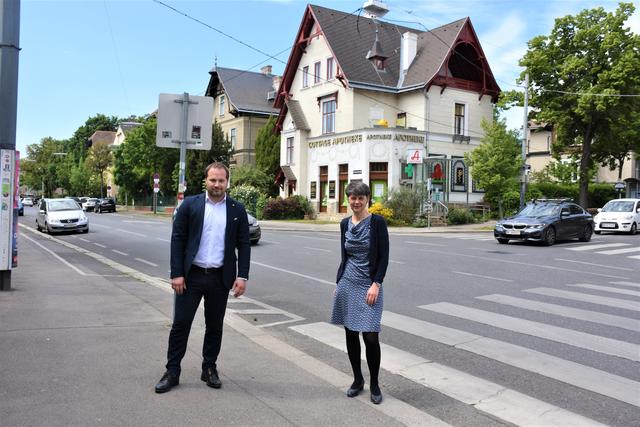 Machen gemeinsame Sache in der Hasenauerstraße: Die beiden Bezirkschefs Daniel Resch (ÖVP) und Silvia Nossek (Grüne). | Foto: BV 18/Baubinder