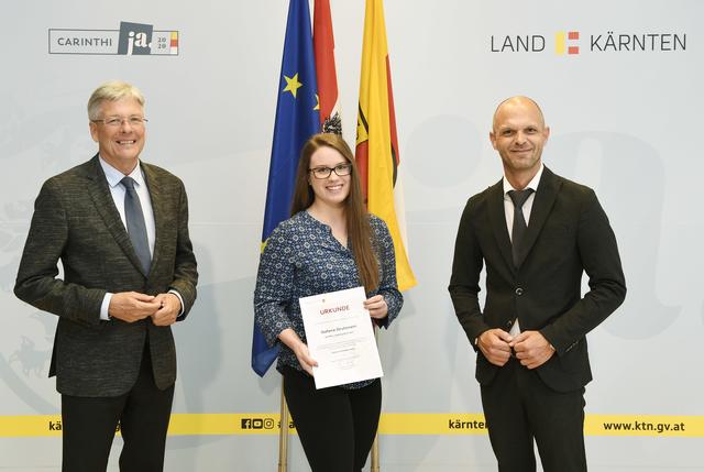 Urkunden-Übergabe: Peter Kaiser, Stefanie Strutzmann, Robert Klinglmair | Foto: LPD Kärnten/Fritz