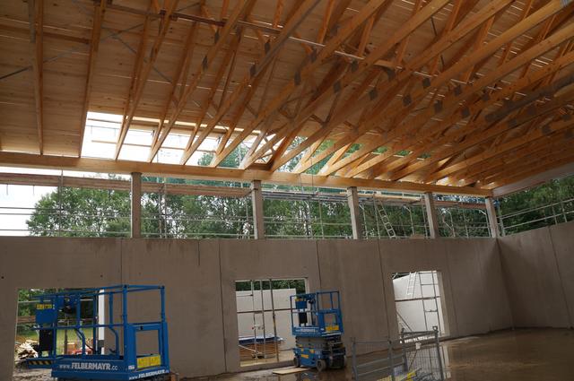 Bis zu 300 Personen bietet die Halle bei Veranstaltungen Platz. | Foto: Almer