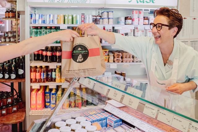 Ulrike Ablinger in der Metzgerei Ablinger in Oberndorf. | Foto: Ablinger