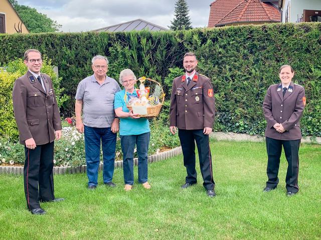 Sascha Sulzer, Franz und Maria Brandsteidl, Kommandant Markus Kellner und Vanessa Kohler
 | Foto: Manfred Brandsteidl