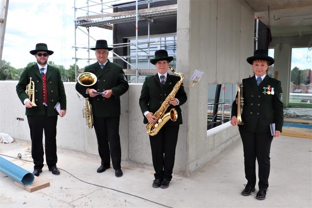 Ein Abordnung der Marktmusik Feldkirchen begrüßte LH Hermann Schützenhöfer musikalisch | Foto: Edith Ertl