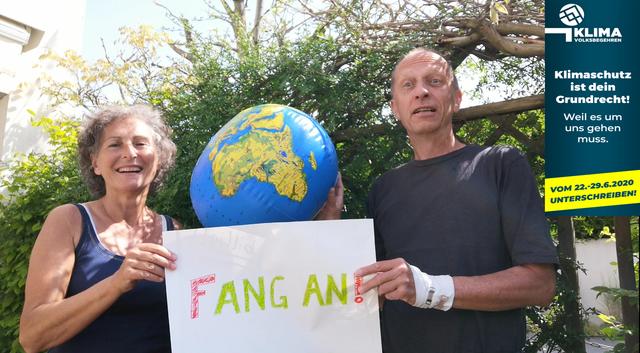 Peter Czermak und Andrea Solti, Klimafokus Steyr: „Fang an und engagiere Dich! Unterschreibe beim Klimavolksbegehren.“ | Foto: Klimafokus Steyr/Czermak