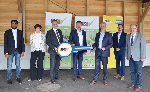 V.l.n.r.: Kaplan Pater Jomon Joy, Vizebürgermeisterin Pauline Uitz, WAV-Vorstandsdirektor Manfred Damberger, Bürgermeister Ing. Martin Falk, Präsident des NÖ Landtages Karl Wilfing, Architekt DI Reinhard Litschauer und Bezirkshauptmann Mag. Johannes Kranner