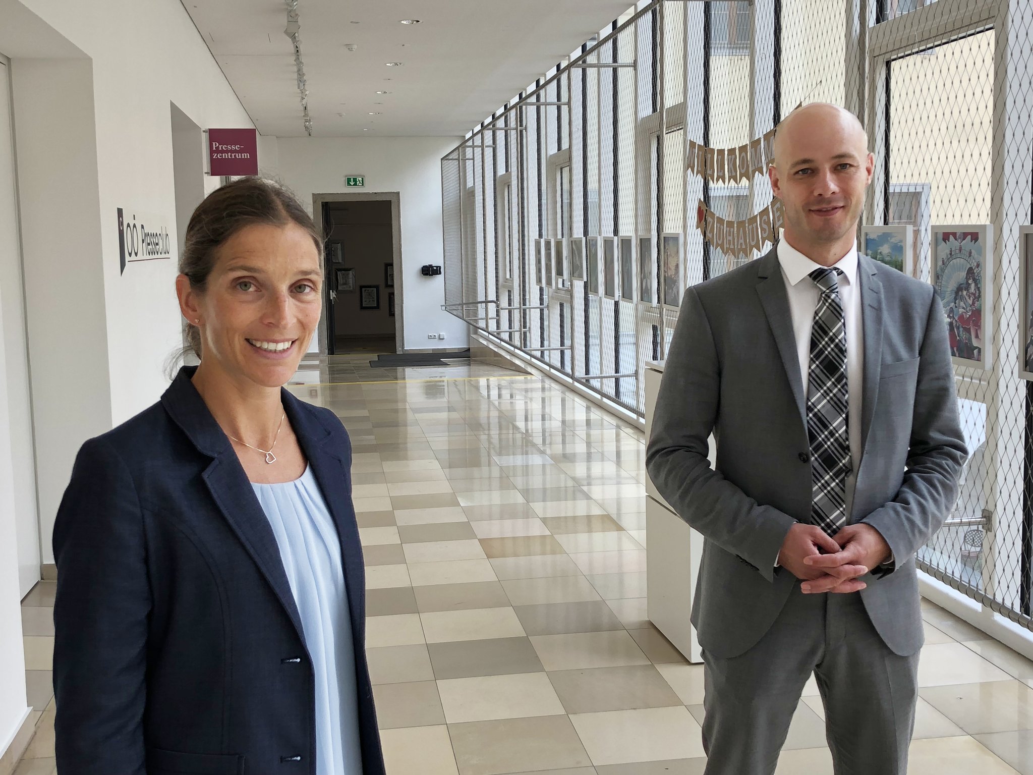 LINZ. Wo und wie findet man eigentlich den Partner frs Leben? bei Hetzscholds Face-to-Face-Dating sich gemtlich beschnuppern und kennenlernen. Sehr schchterne Menschen sind bei uns eher selten, erzhlt Rico. Face-to-Face-Dating: Amor vermittelt die Linzer Singles - carolinavolksfolks.com