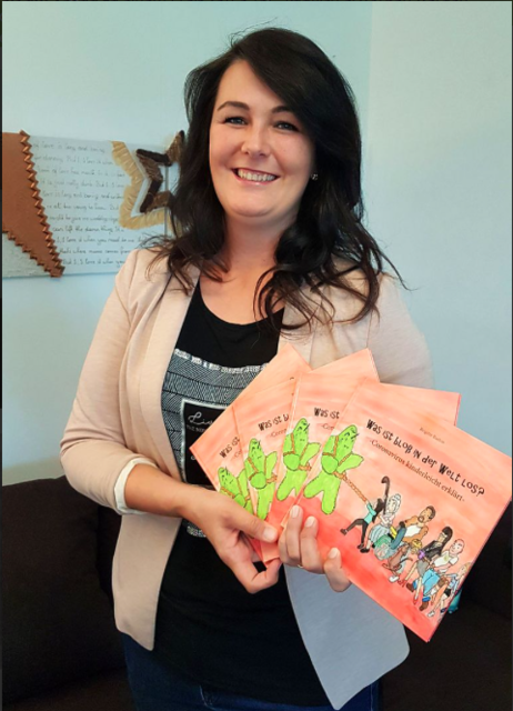 Brigitte Barton präsentiert ihr Kinderbuch "Was ist bloß in der Welt los?"  | Foto: Gemeinde St. Veit/Südstmk.
