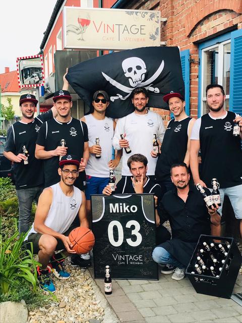 Die PCP Pirates beteiligen sich gemeinsam mit den Liadnbering Teifln und dem ASV Pöttsching an der Statement-Bier-Aktion der Vintage Cafe Weinbar | Foto: Vintage