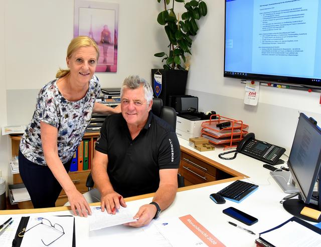 AMS-Leiter Franz Janschitz und Kollegin Margit Stuppnig als Frauen-Beauftragte arbeiten mit dem gesamten Team noch intensiv an der Corona-Abwicklung.
