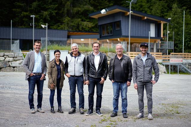 Treffen an der WM-Bahn von 2021, von links: Generalsekretär Helmut Ruetz, Simone Kammerlander-Prantl und Bruno Kammerlander vom örtlichen OK-Team, ÖRV-Präsident Markus Prock, OK-Präsident Hansjörg Posch und Sportdirektor Gerald Kammerlander. | Foto: Andreas Ebermann