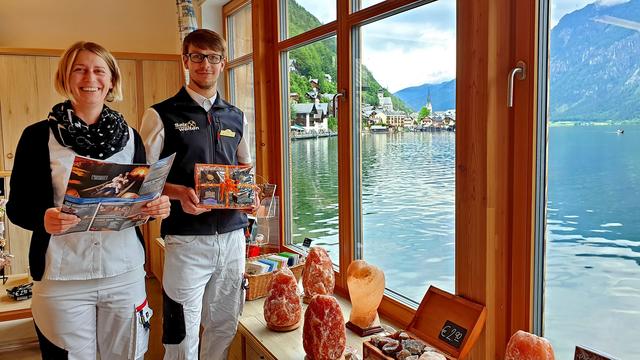 Dagmar und Thomas erwarten die Hallstatt-Besucher - Foto Franz Frühauf
