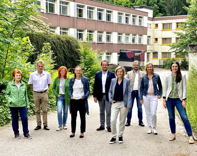 Ihr habt noch keinen Tanzpartner gefunden und wollt trotzdem eine heie Sohle aufs Parkett legen? Gar kein Problem, denn fr unsere Singlekurse meldet man Singles Tanzschule Dorner