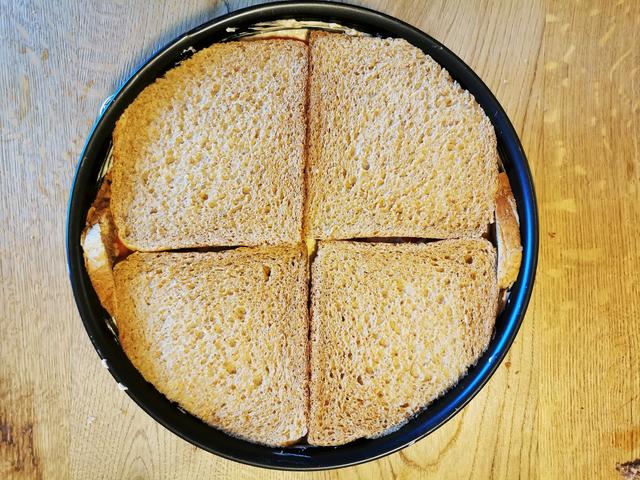 10. mit einer weiteren Toastbrotschicht belegen | Foto: Katrin Ebetshuber