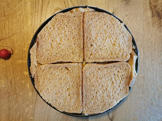 12. mit einer letzten Toastbrotschicht abschließen | Foto: Katrin Ebetshuber