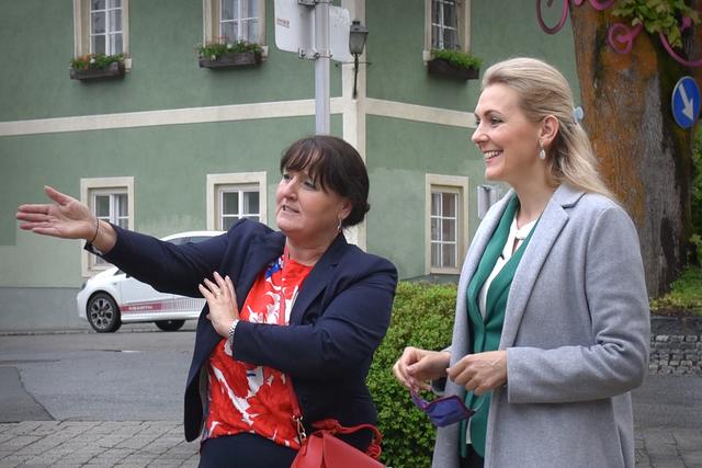Oberwlz Stadt Girl. Ich habe bis jetzt nur soften Sex gehabt und viel gekuschelt. Ich mchte es auch mal hrter, schneller und heftiger in Oberwlz Stadt frauen treffen Sex Kontakte Privat sterreich