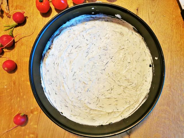 5. Dillaufstrich auf der Toastbrotschicht verstreichen | Foto: Katrin Ebetshuber
