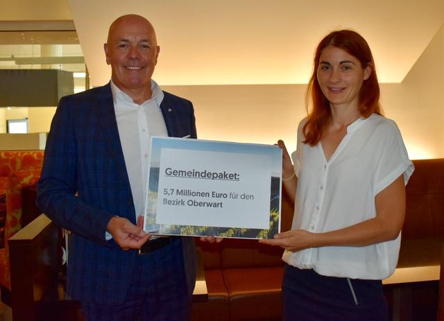 2.LT-Präs. Bgm. Georg Rosner aus Oberwart und LA Carina Laschober-Luif aus Pinkafeld begrüßen das Gemeindepaket der Bundesregierung. | Foto: ÖVP