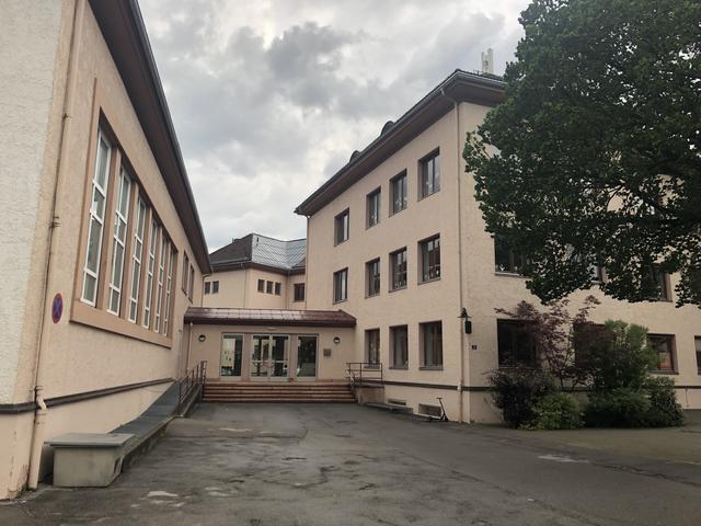 Die Bausubstanz ist gut, dennoch entspricht die Volksschule Reutte längst nicht mehr den heutigen Anforderungen. | Foto: Reichel