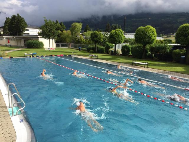 Der Schwimmverein FK Spittal hat das Vereinstraining nach der Corona-Pause im Erlebnisbad in Möllbrücke wieder aufgenommen. Sportler und Trainer Alex Deblaise sind begeistert wieder im Wasser trainieren zu dürfen...  | Foto: SV FK Spittal