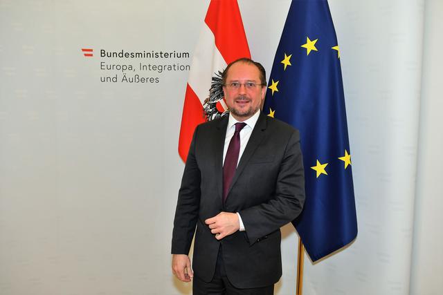 „Vielleicht wird man schon Ende des Monats so weit sein, um einen neuen Schritt zu setzen“, so Außenminister Schallenberg beim Treffen mit seinem Amtskollegen in Slowenien.