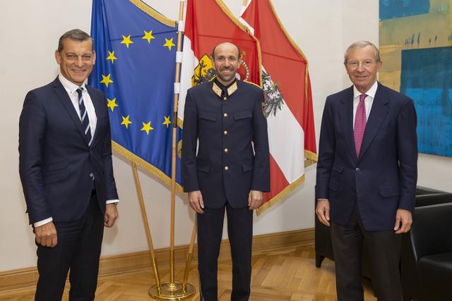 V. li.: Helmut Tomac (Generalsekretär im Innenministerium), der designierte Generaldirektor für öffentliche Sicherheit, Franz Ruf, und Landeshauptmann Wilfried Haslauer.