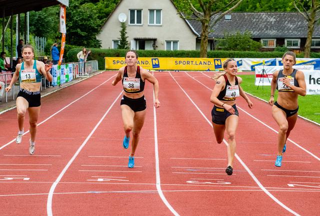 Lena Pressler mit vollstem Einsatz beim Aufbaumeeting in St. Pölten. | Foto: ÖLV/Herbert Unfried