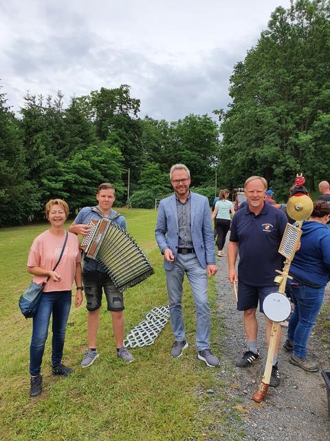 Vize. Bgm Monika Pock, Jonas Preininger, Bgm Reinhard Jud-Mund und Kommandant der FF Bonisdorf Rudolf Rogatsch waren in Feierlaune. (v.l.) | Foto: Feuerwehr Bonisdorf