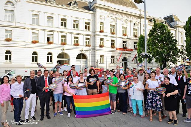 Bereits im Vorjahr verließen Vertreter der SPÖ, Grünen und Neos demonstrativ die Sitzung der Bezirksvertretung, um ein Zeichen zu setzen.  | Foto: Manfred Sebek