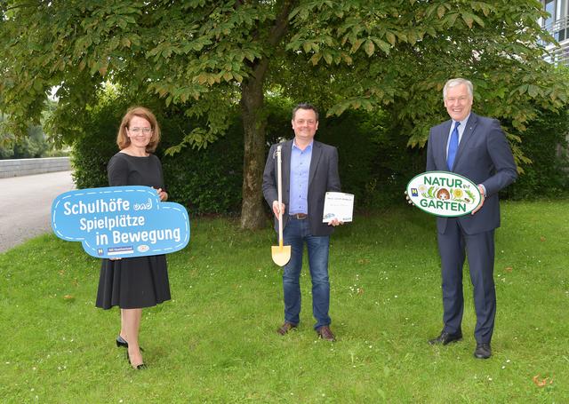 Landesrätin Christiane Teschl-Hofmeister, Vizebürgermeister Peter Hießberger, Landesrat Martin Eichtinger. | Foto: NÖ Familienland